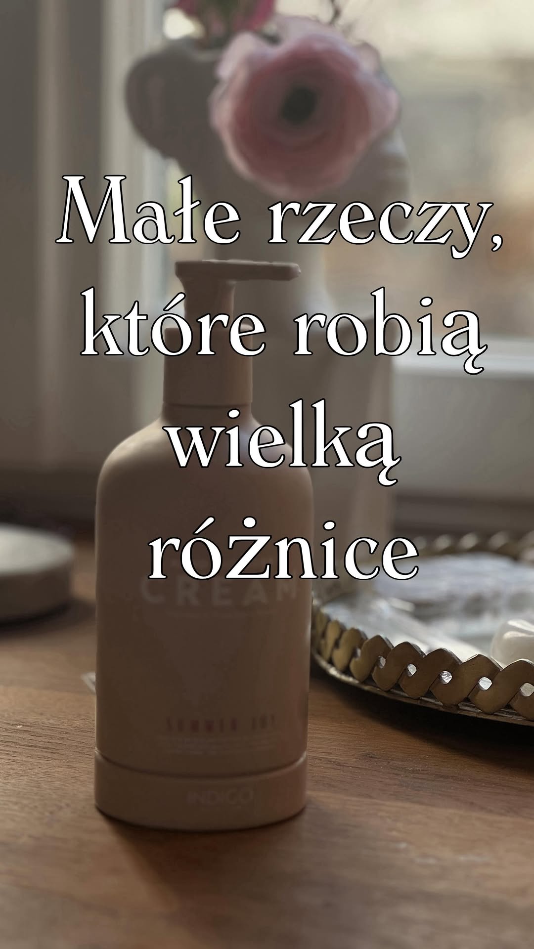 Stylizacja paznokci w salonie Dzikie Piękno