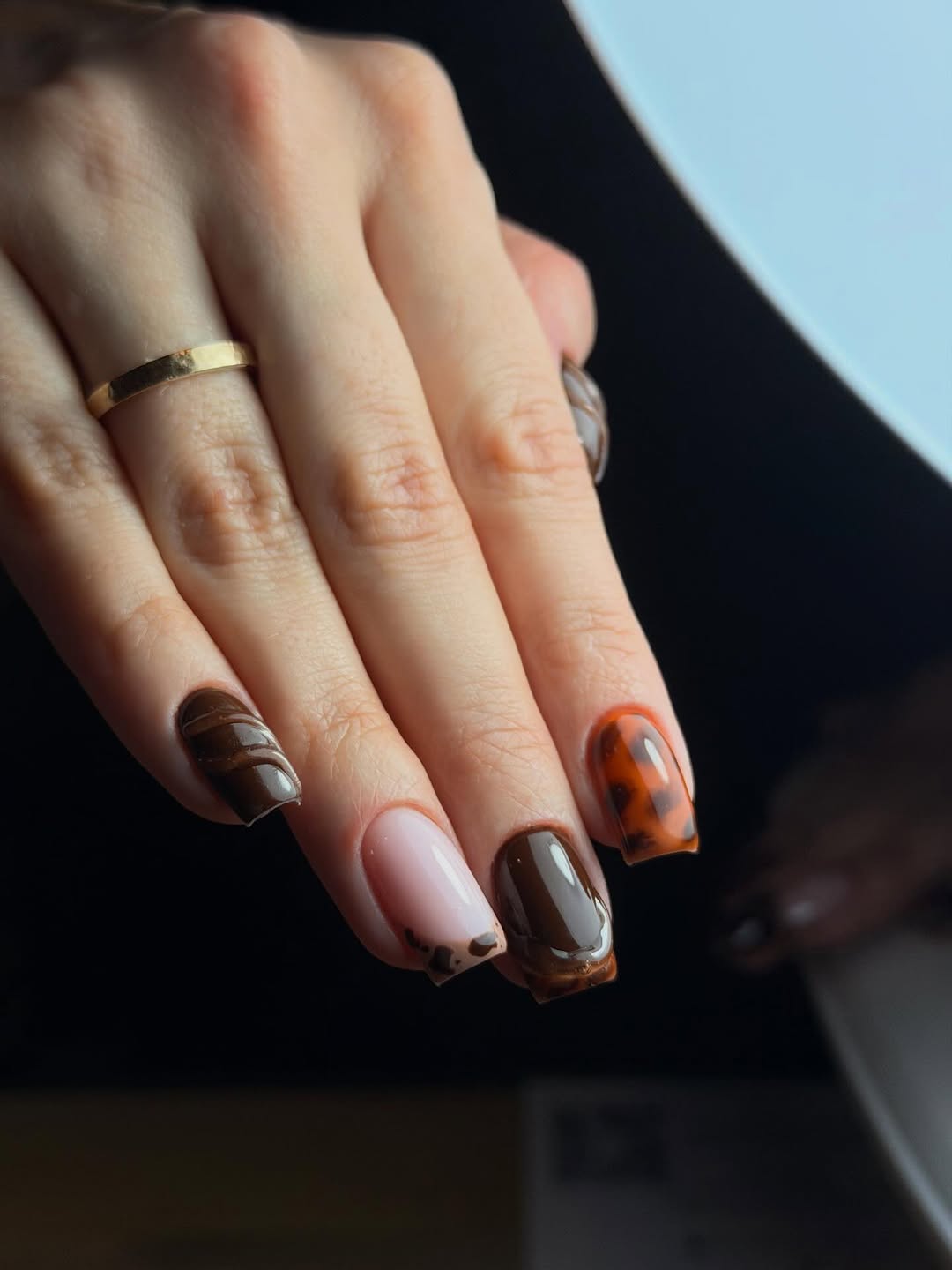 Stylizacja paznokci w salonie Dzikie Piękno