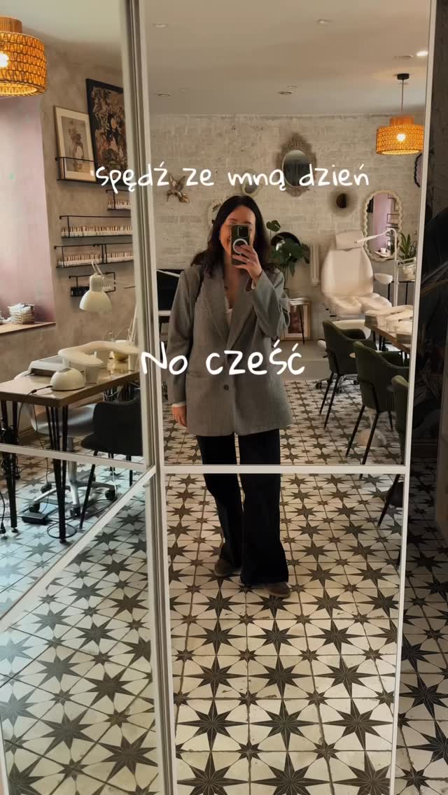 Stylizacja paznokci w salonie Dzikie Piękno