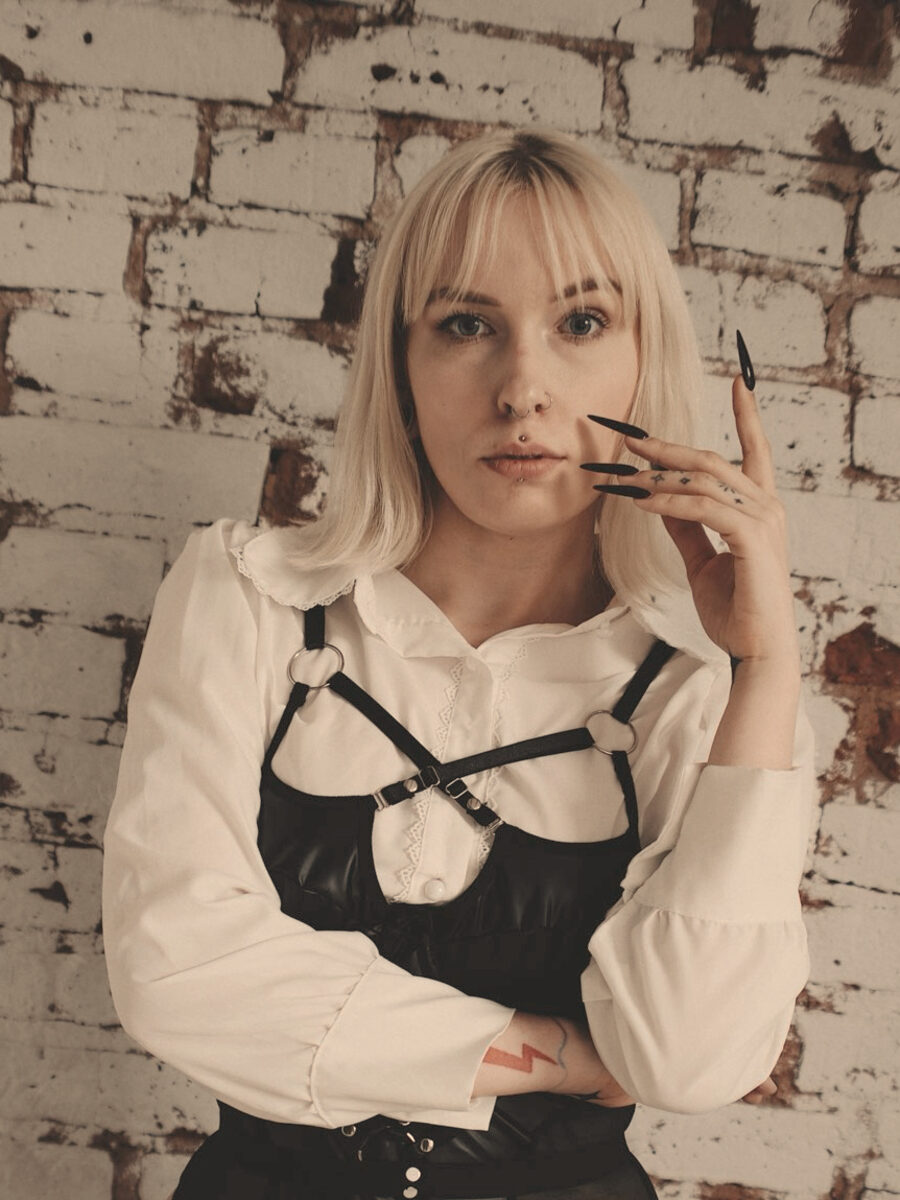 Kamila, stylistka paznokci w Dzikim Pięknie